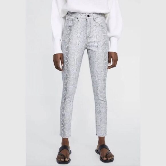 Zara Denim - ZARA Snakeskin Print High Rise Skinny Ankle Light Wash Jeans size 6
